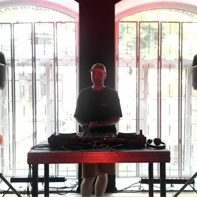 Nicolas Barnes - RTS.FM Riga