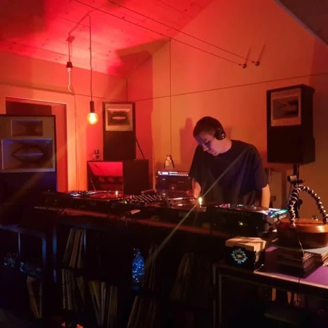 Felix F. RTS.FM Lausanne Studio Session 04.04.2020