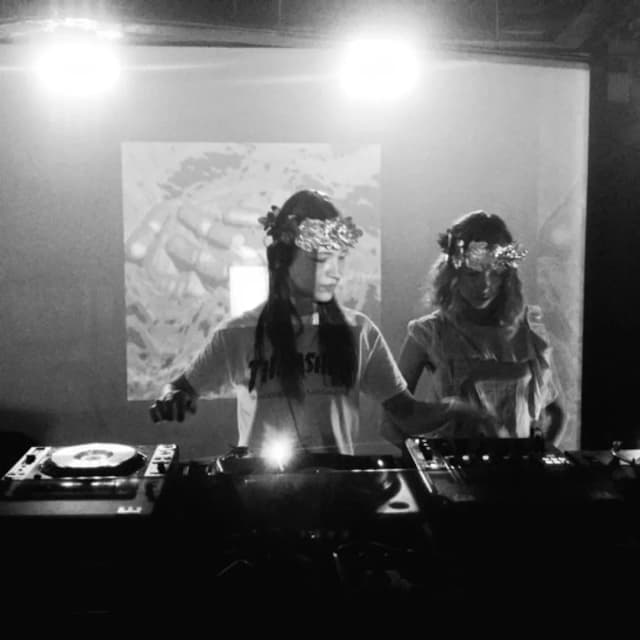 Bella Sarris & Vlada RTS.FM Budapest 16.05.2015